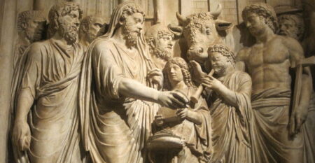 0_Relief_-_Marcus_Aurelius_procédant_à_un_sacrifice_-_Musei_Capitolini_(1)